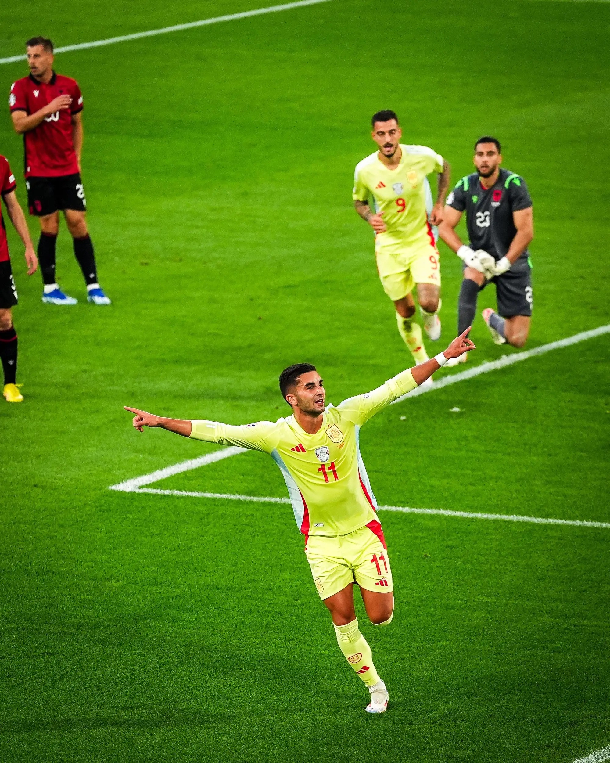 阿尔巴尼亚队在比赛中战胜对手，获得关键胜利