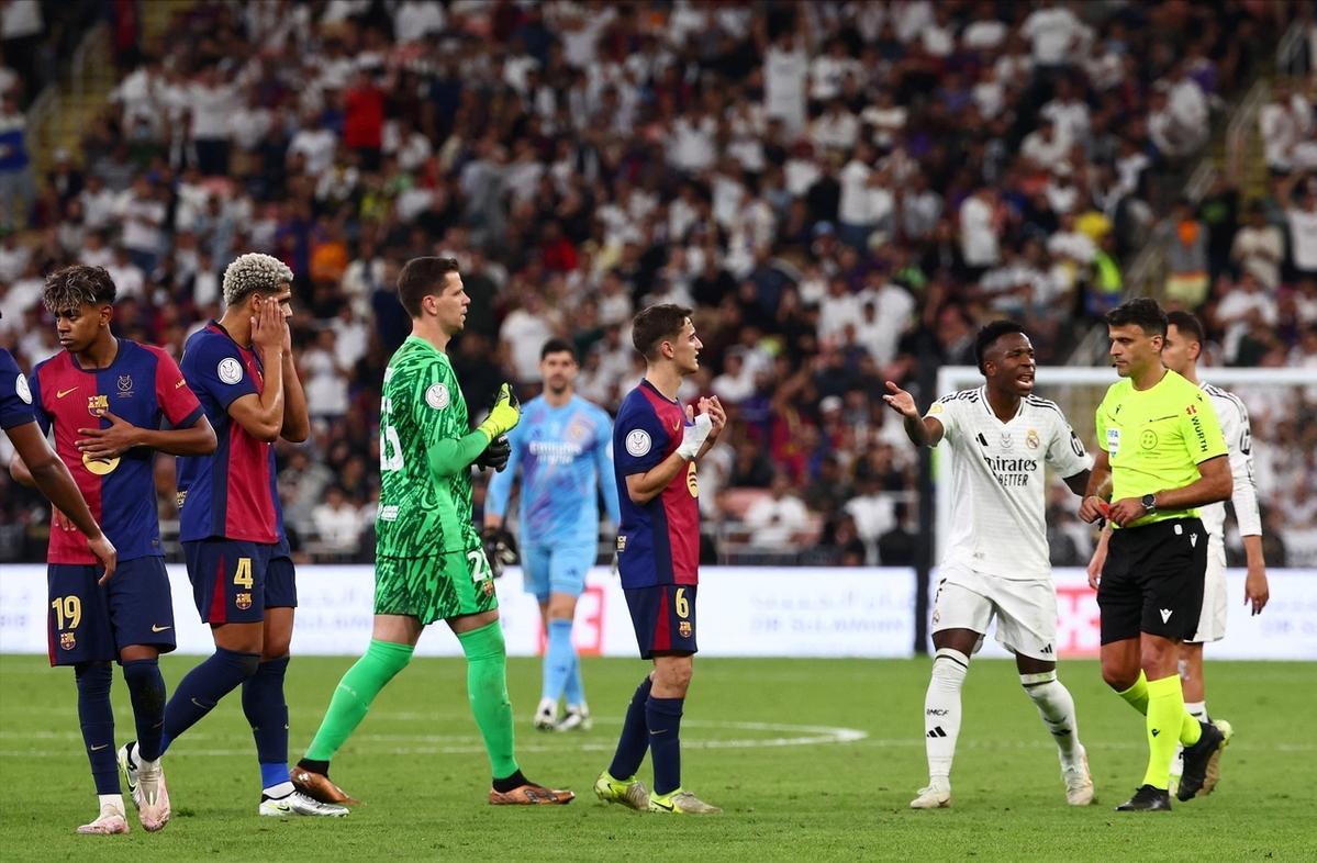 半岛体育入口-包含巴萨客场取胜，稳固前四位置的词条