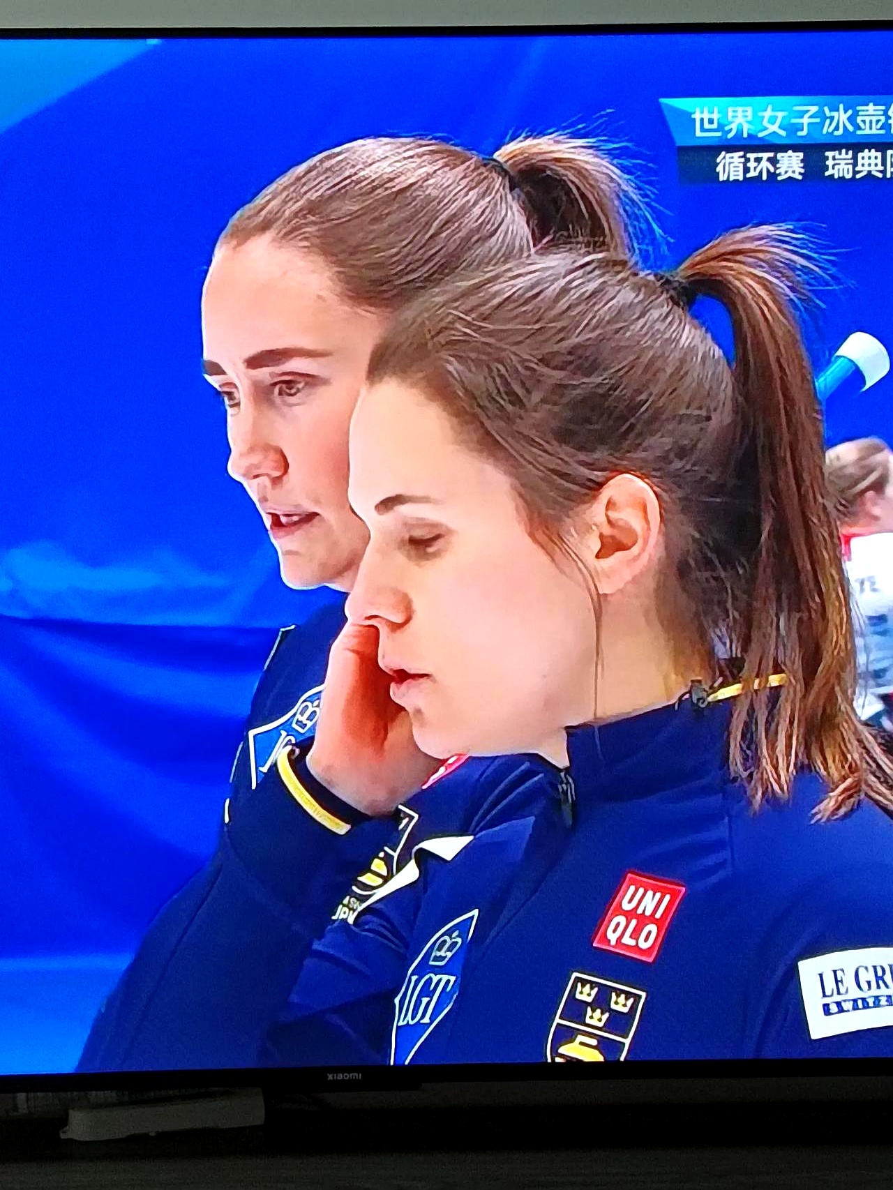 瑞典选手取得胜利，士气高昂