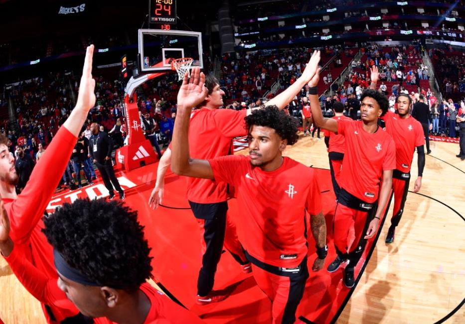 半岛体育网页版-世界顶尖篮球巨星迎战，场上气氛紧张刺激