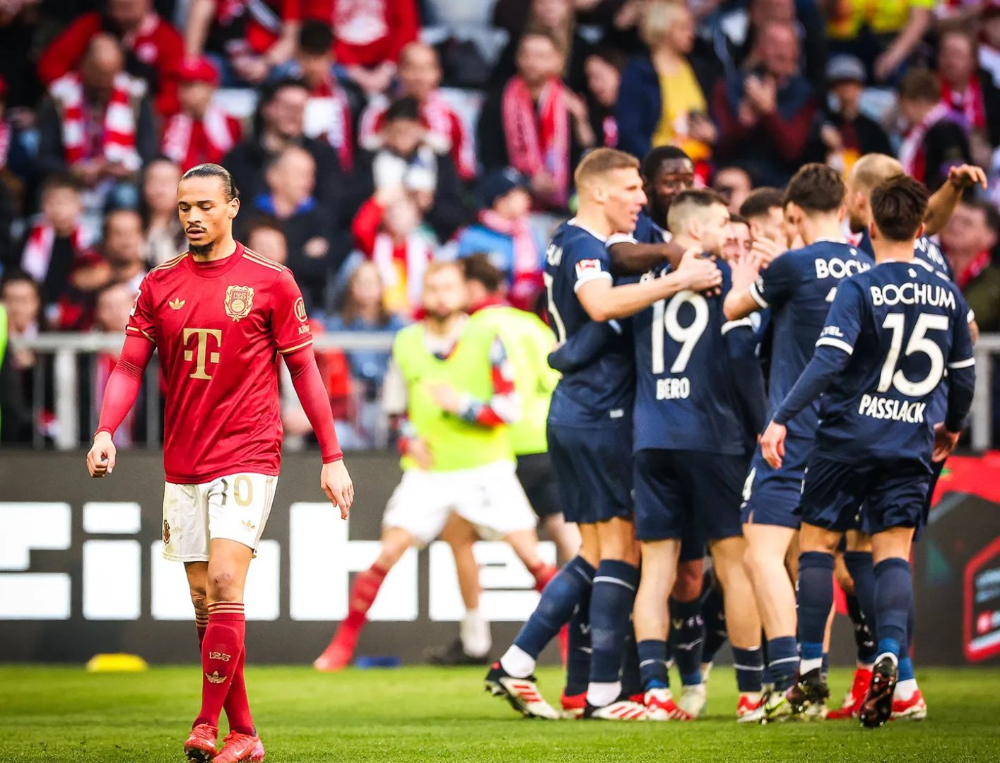 包含拜仁慕尼黑锋线表现火爆，连续攻入进球的词条