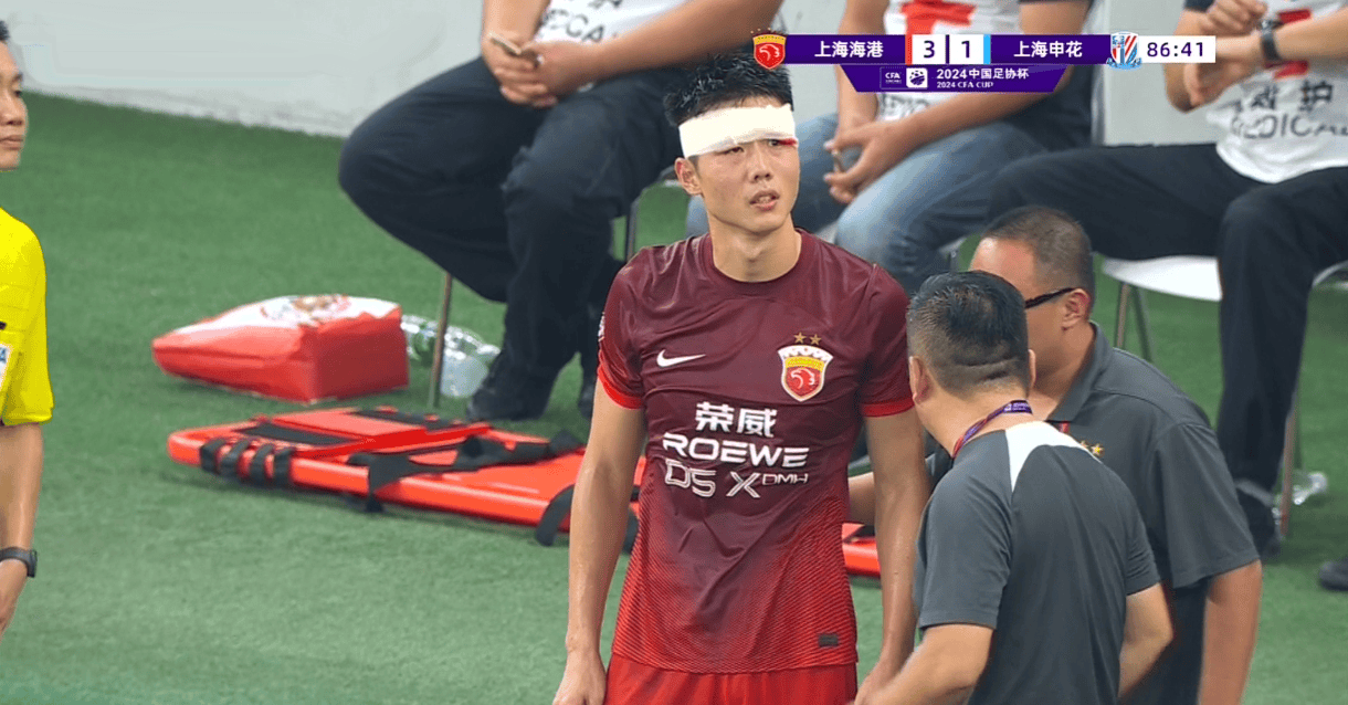 包含上海上港球员训练备战关键比赛的词条