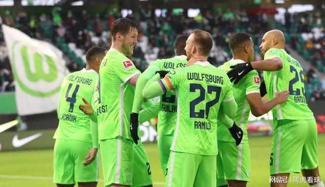 半岛体育下载-沃尔夫斯堡前锋表现稳定，暂列射手榜榜首的简单介绍