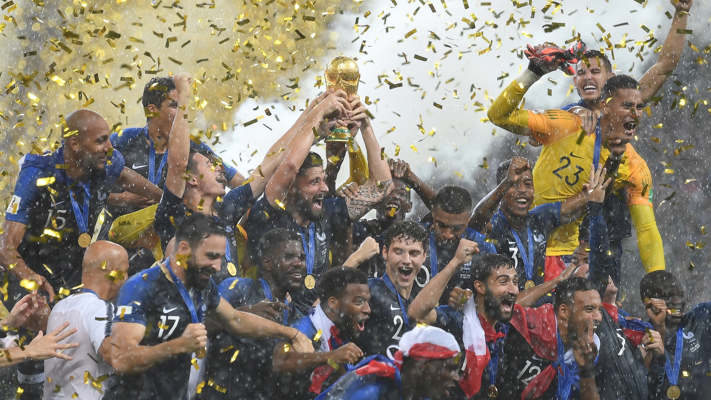 半岛体育官网app-包含队员团结一心，国内足球联赛狂欢庆祝的词条