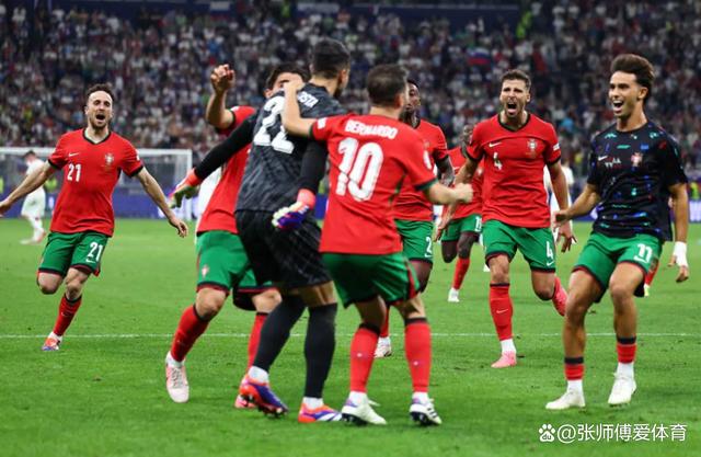 半岛体育课程-重要比赛中球队实力对决，激烈角逐