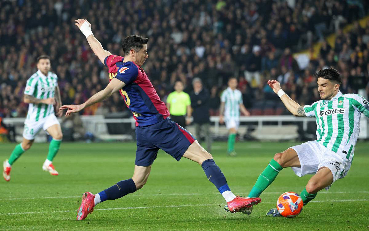 半岛体育中国官网-阿贾克斯逆转击败海拉克利奥，继续领跑积分榜