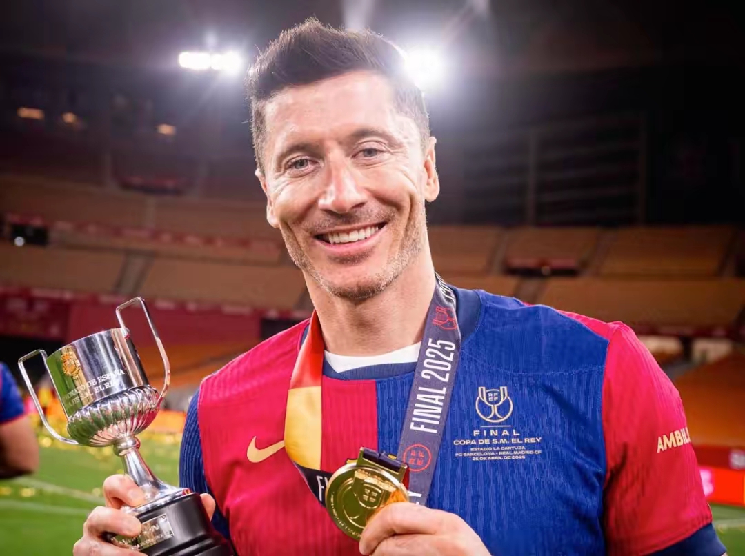 莱万舍身求战拜仁欧冠闯入强