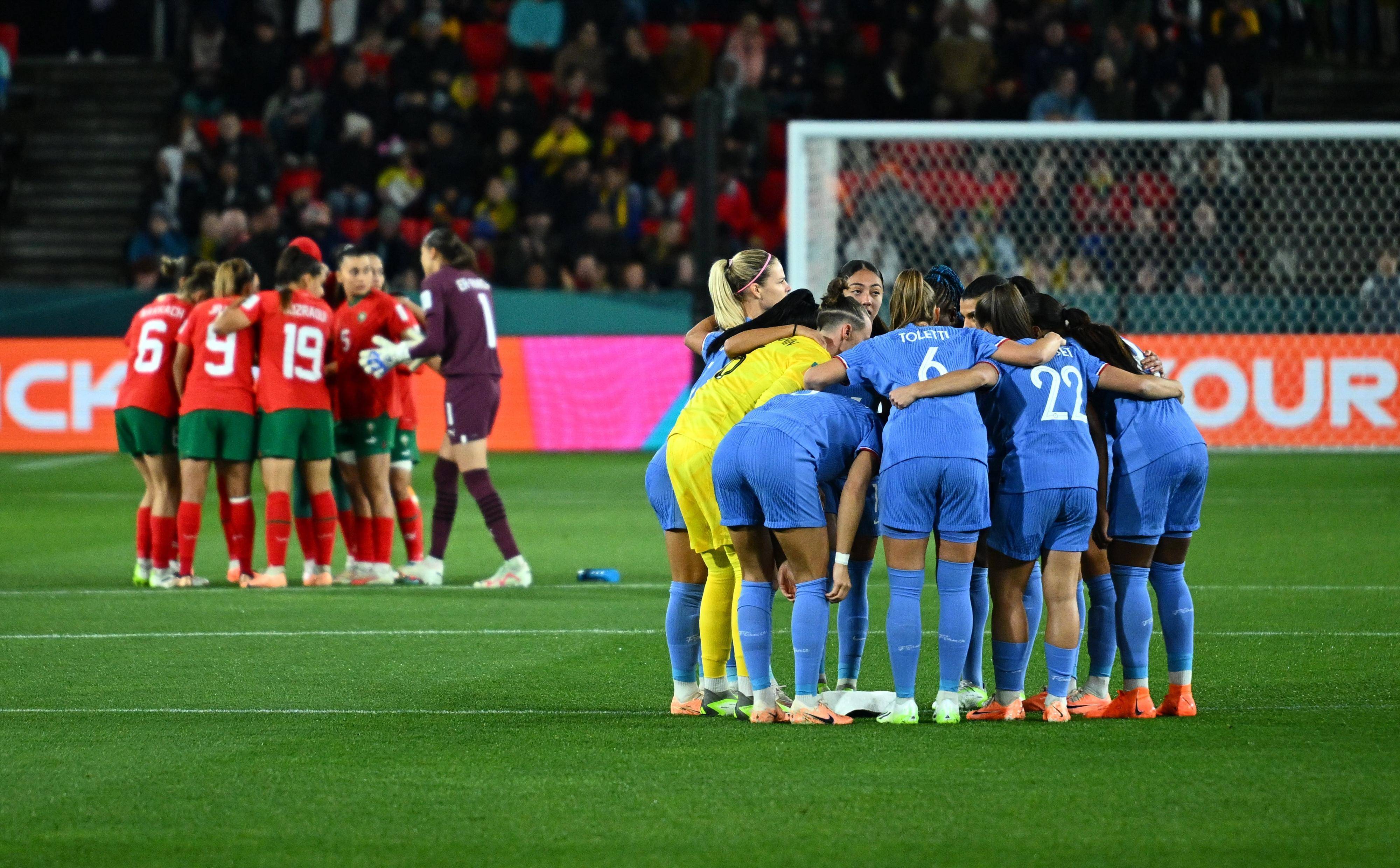 全球女子足球比赛势头强劲，赛事吸引众多关注的简单介绍