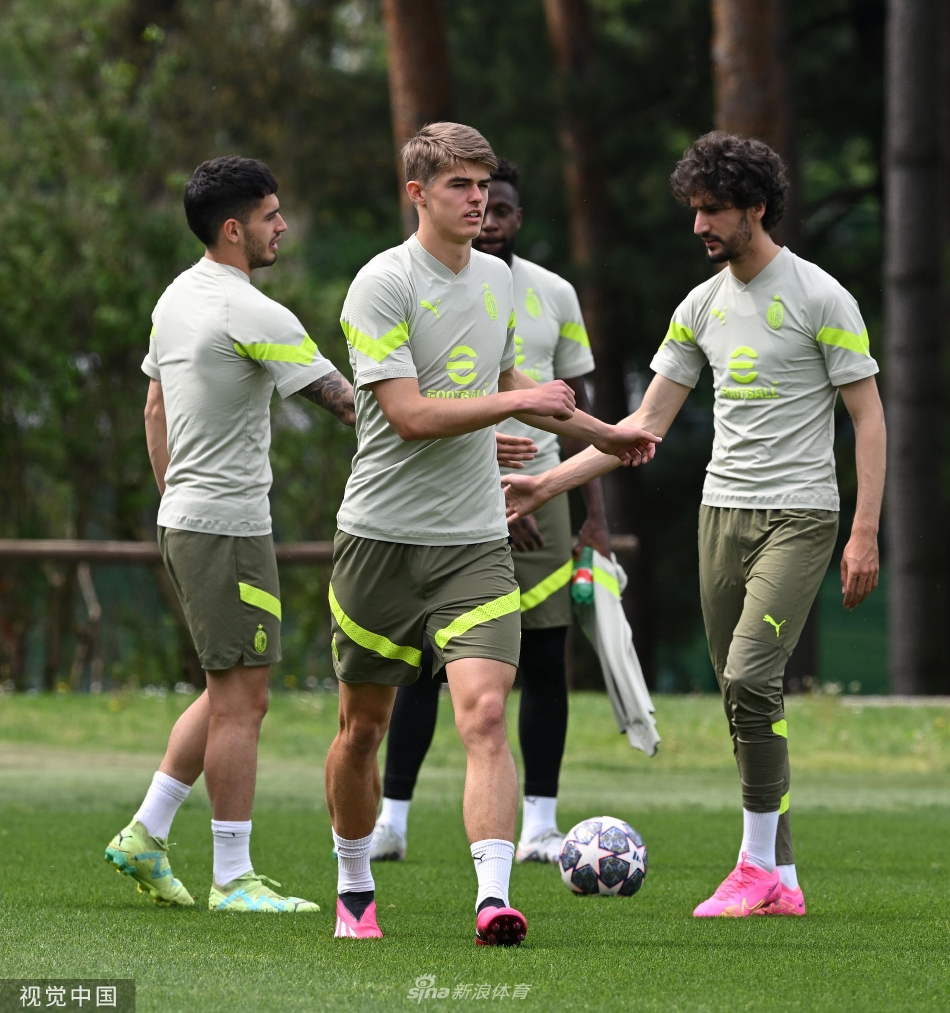 半岛体育活动-AC米兰战术调整，集体备战欧冠