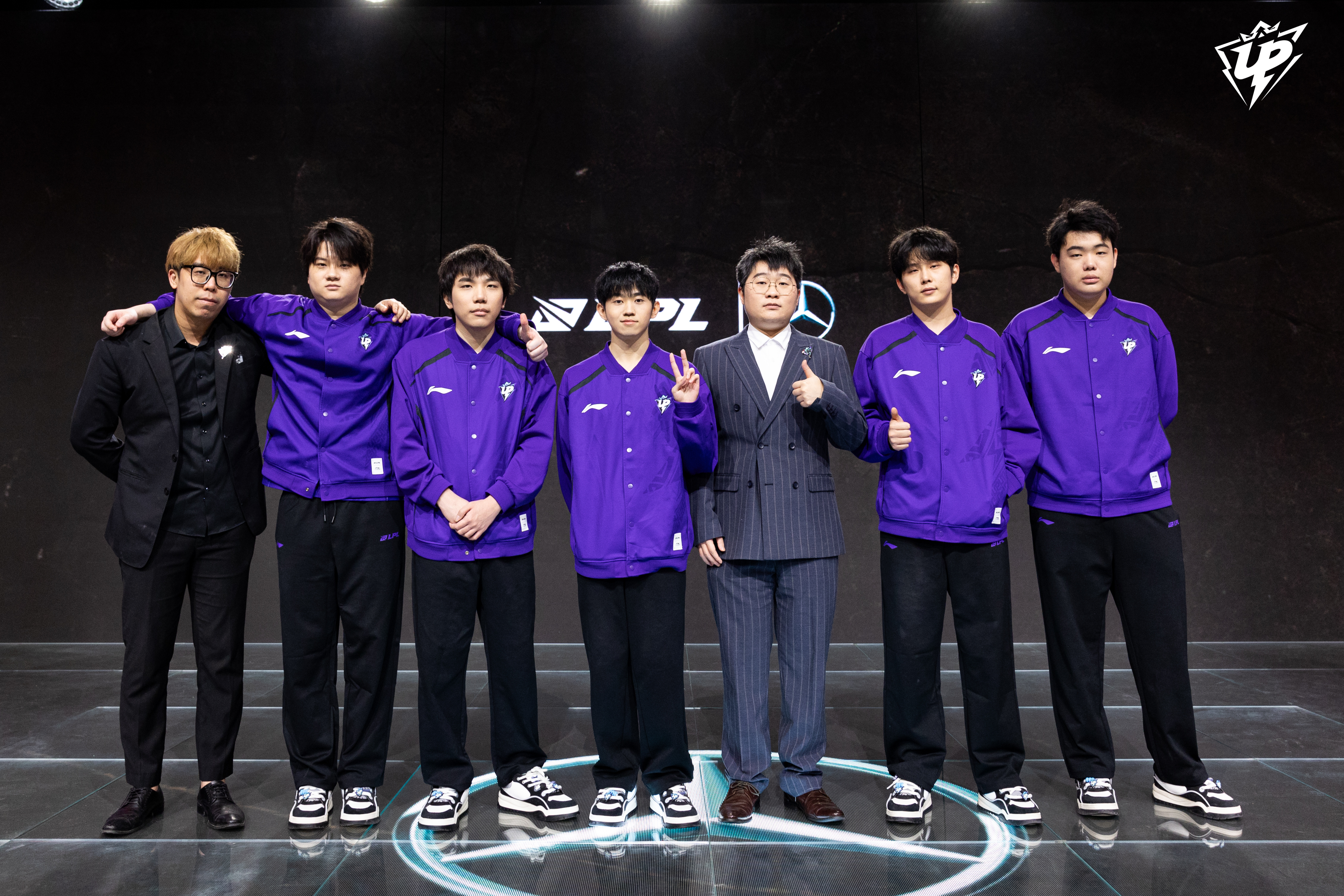 包含实力碰撞！欢呼声不断的比赛现场的词条