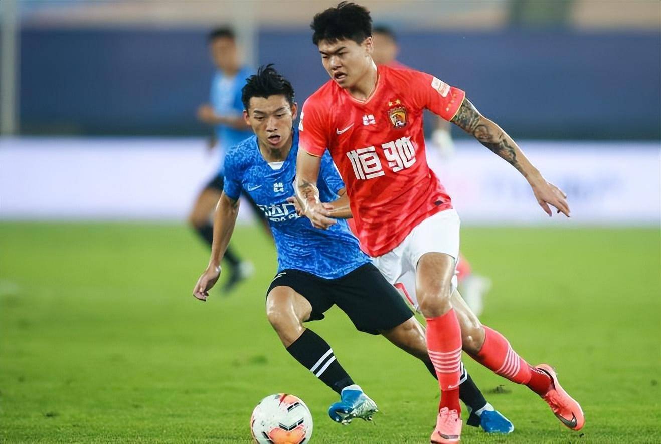 半岛体育娱乐-恒大球员精彩表现，为球队贡献宝贵进球