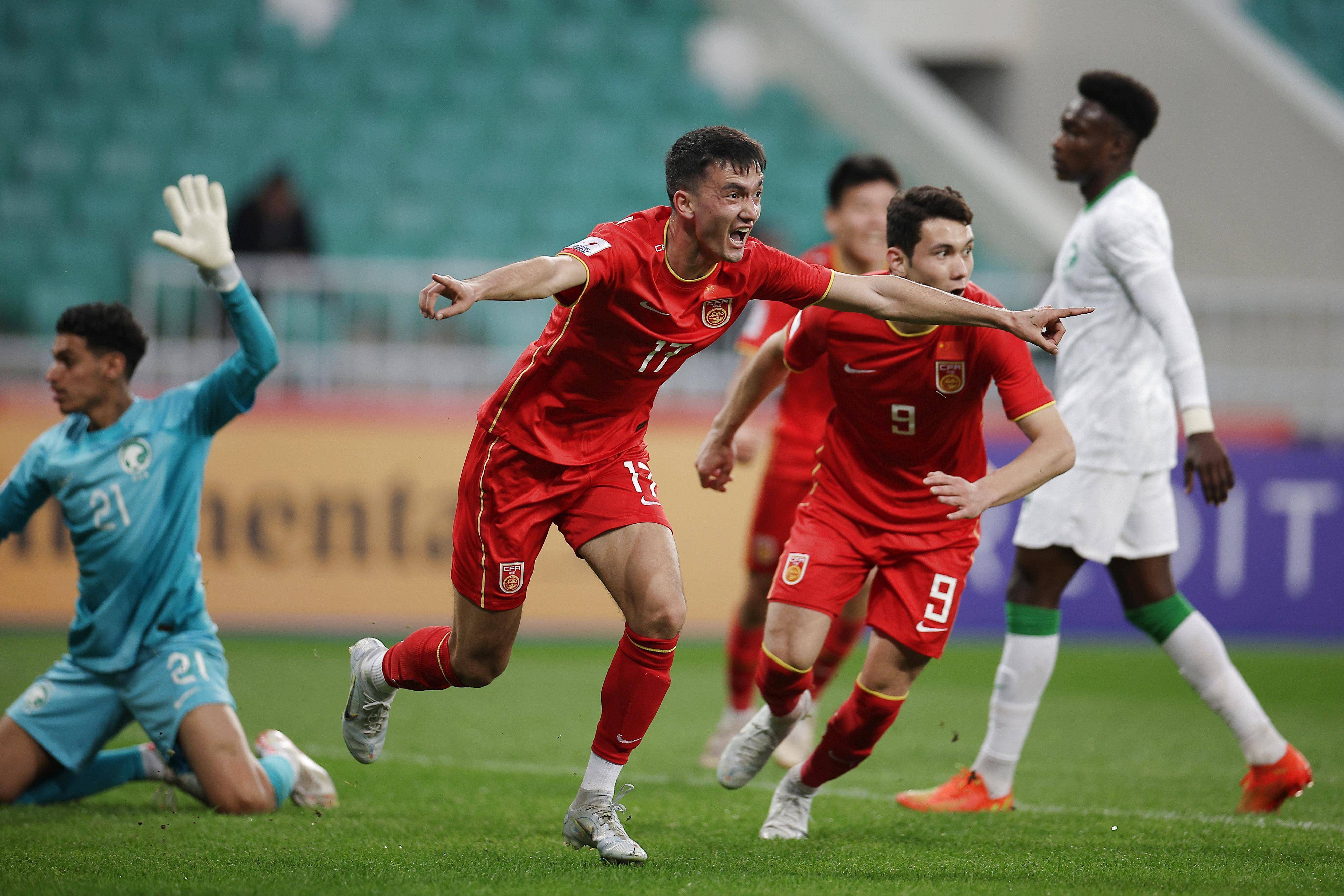 半岛体育在线-包含亚洲球星展现统治力，率队大胜的词条