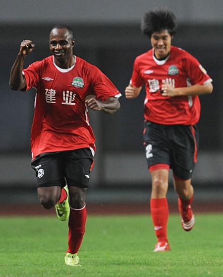 关于河南建业获得胜利，球员表现稳定的信息