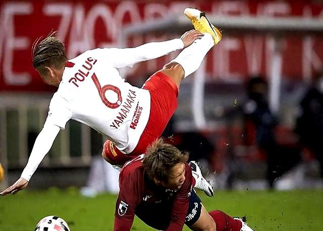 体育场上的激烈战斗一触即发