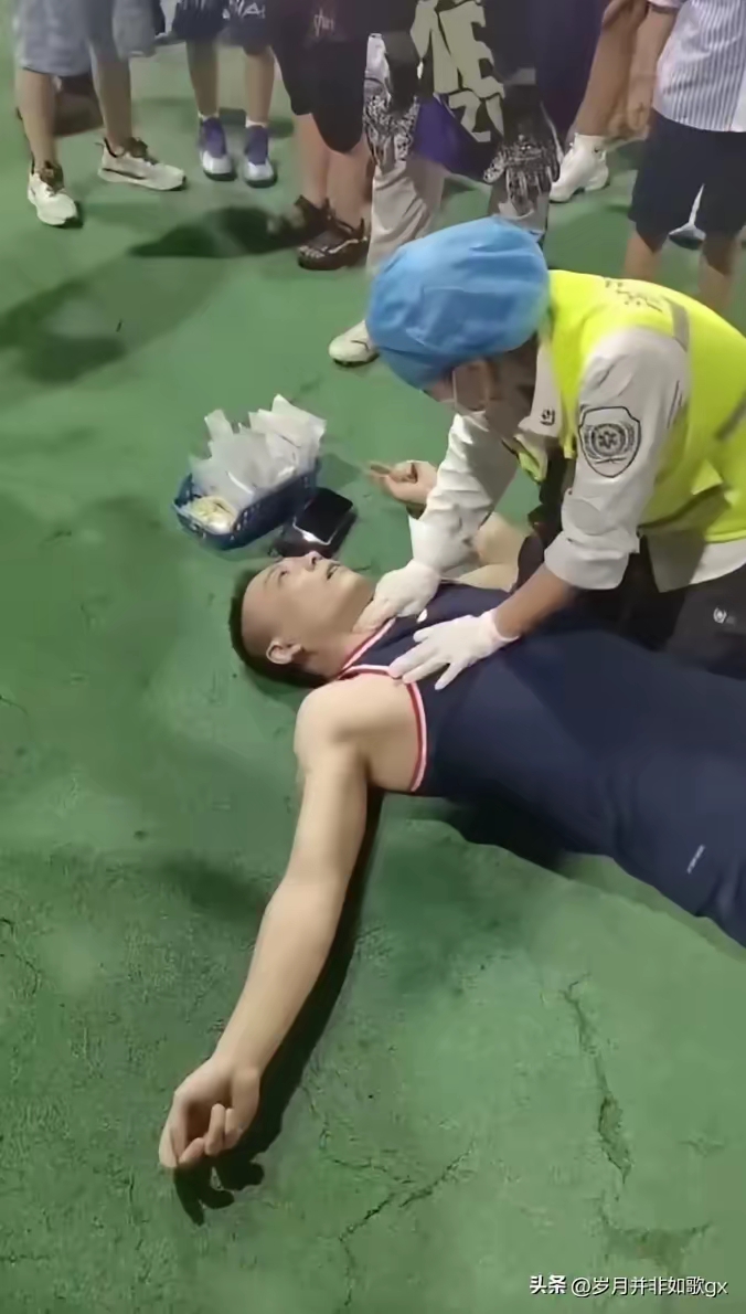伤病情况：一位选手在比赛中不慎受伤，被紧急送医的简单介绍